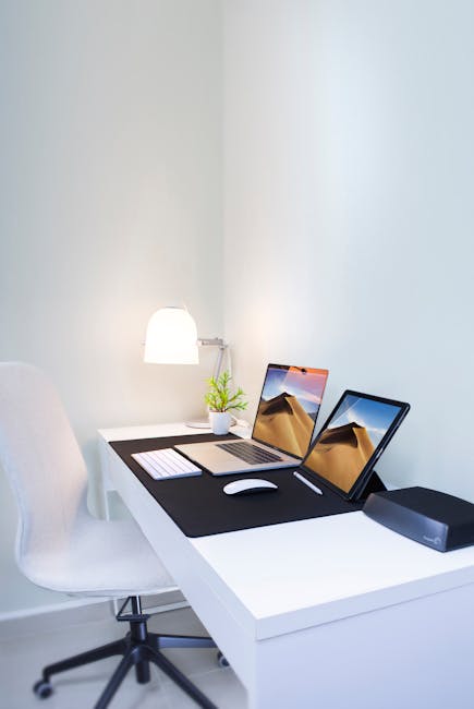 Oferta Stylish home office desk with dual screens and minimalist decor. Perfect for remote work and productivity.